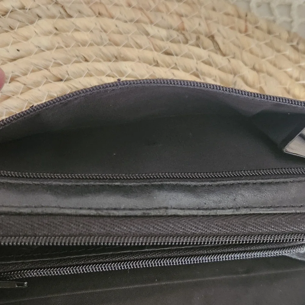 Wilsons Leather Black Trifold Checkbook Wallet Gold Logo ID Window Zip Pocket